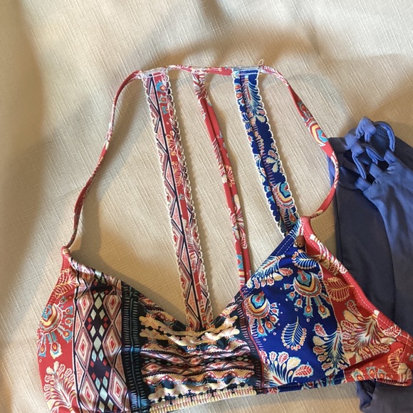 Roxy 2 piece swimsuit bikini - Picture 2 of 7